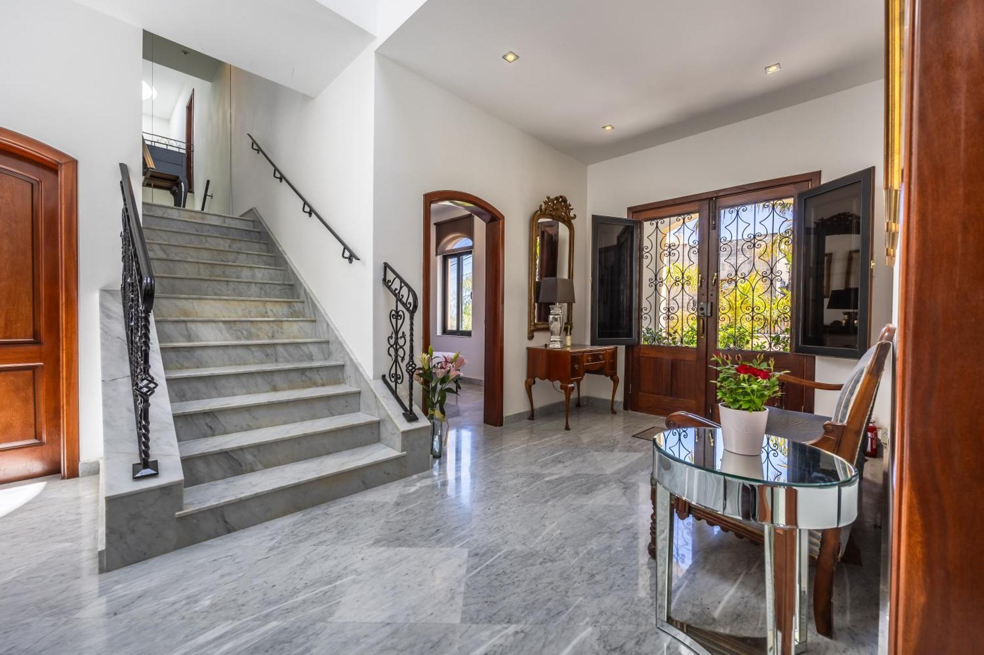 Luxurious 5 Bedroom Pool, 3min From St Julian's Is-Swieqi