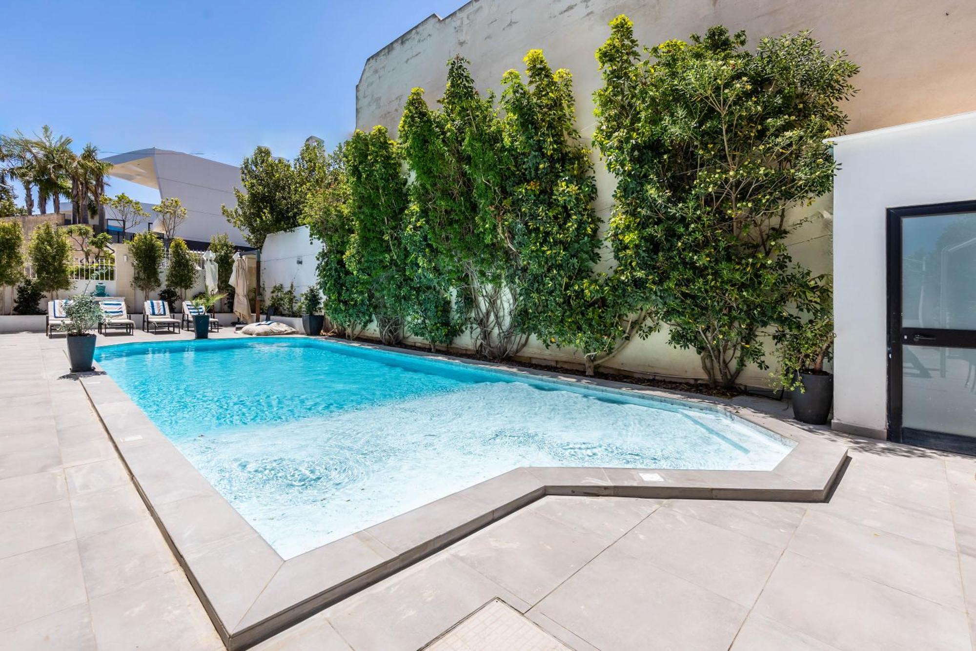 Luxurious 5 Bedroom Pool, 3min From St Julian's * Is-Swieqi