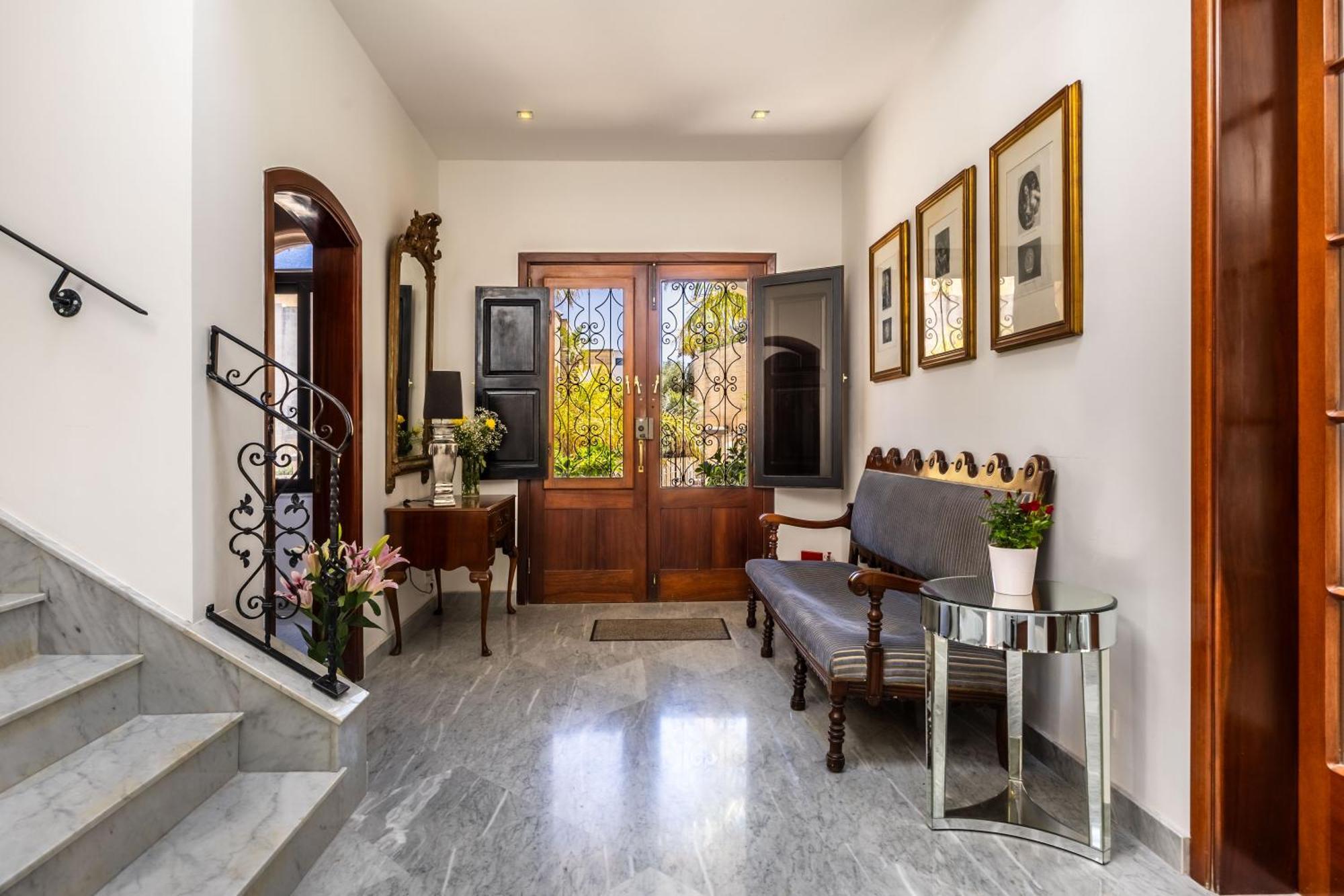 Luxurious 5 Bedroom Pool, 3min From St Julian's Villa *