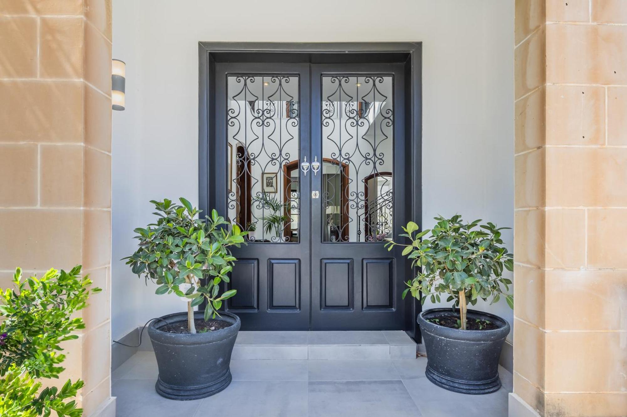 Luxurious 5 Bedroom Pool, 3min From St Julian's Villa Is-Swieqi