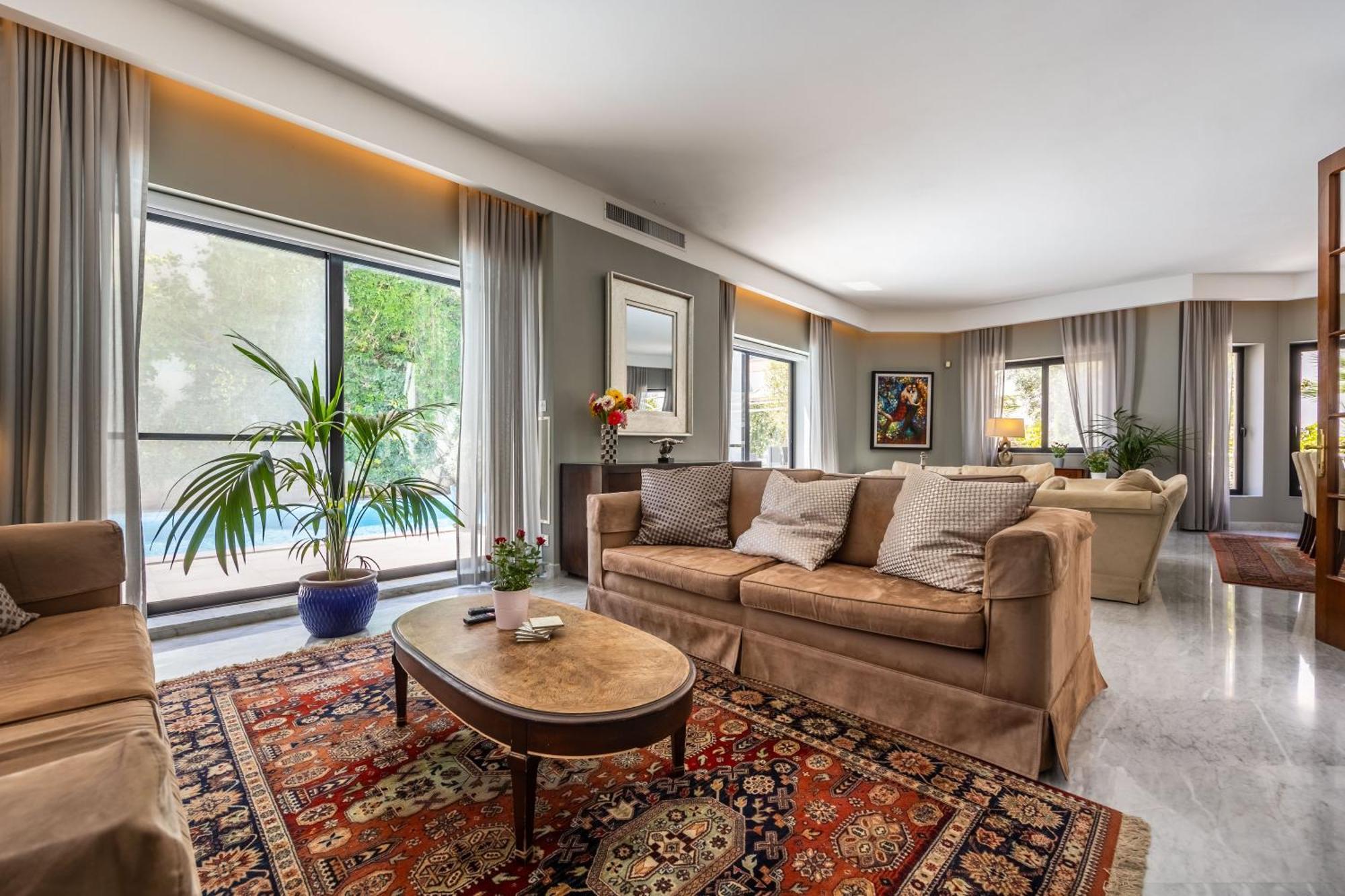 Luxurious 5 Bedroom Pool, 3min From St Julian's Villa *
