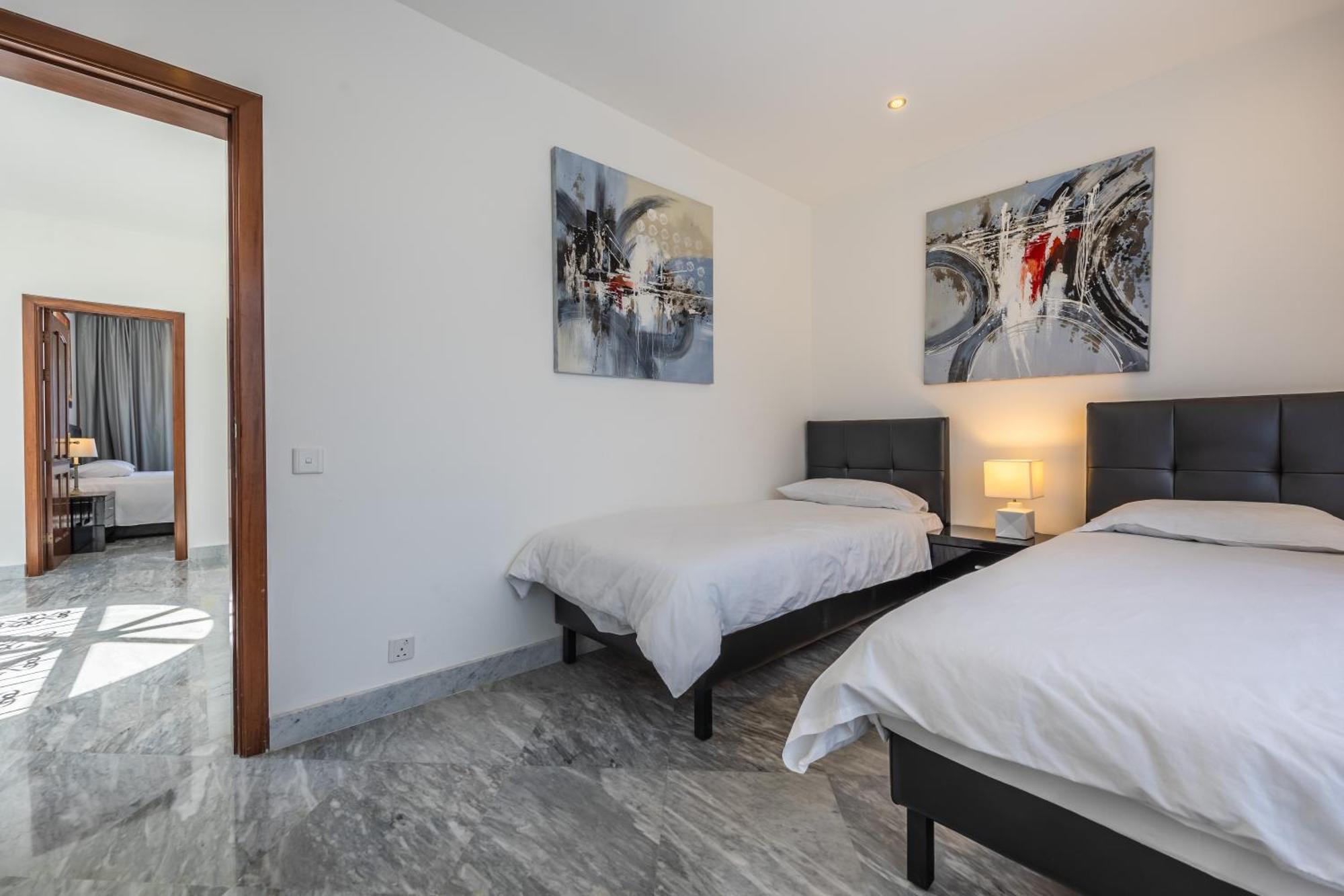 Luxurious 5 Bedroom Pool, 3min From St Julian's Villa *