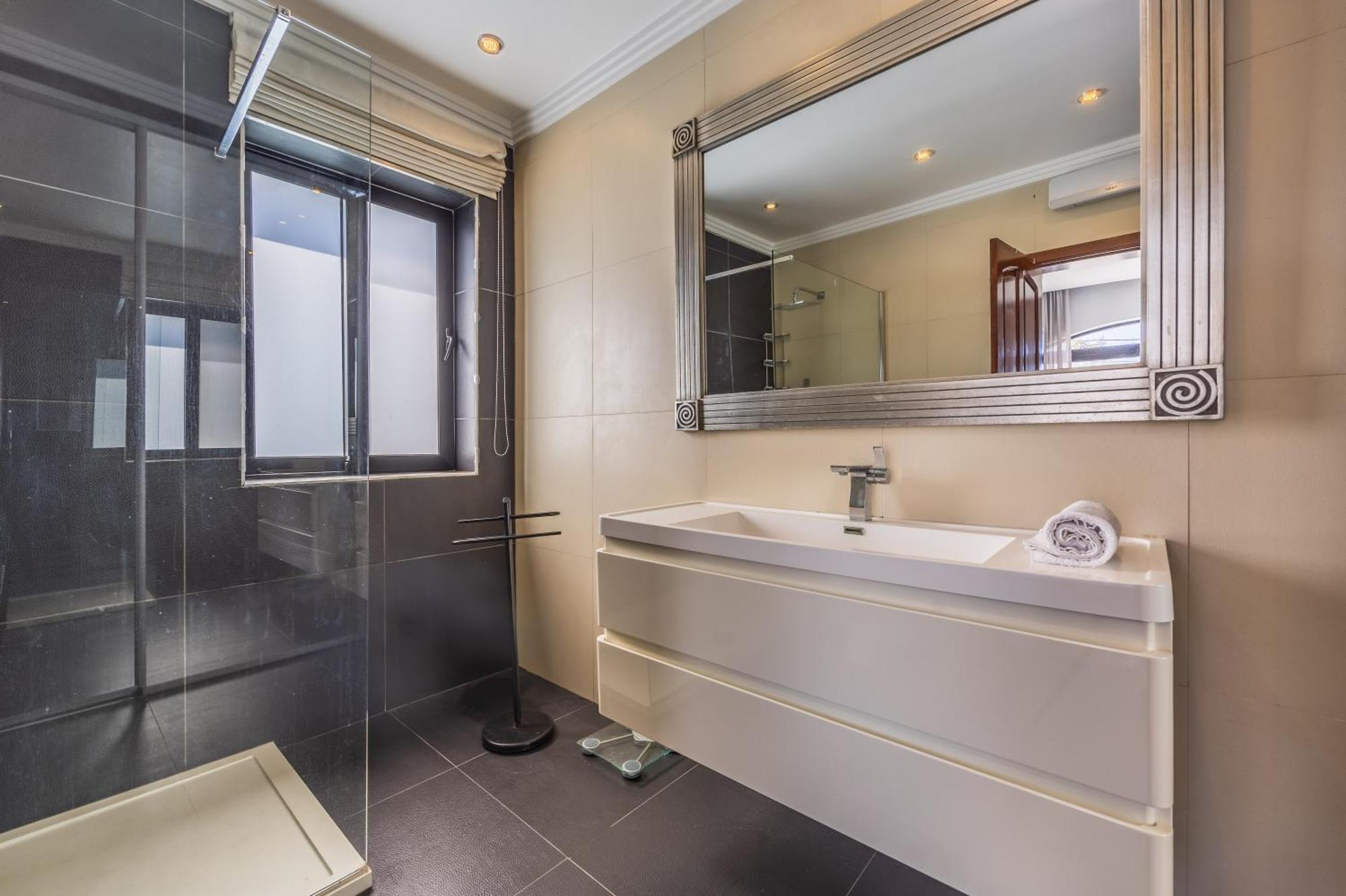 Villa Luxurious 5 Bedroom Pool, 3min From St Julian's