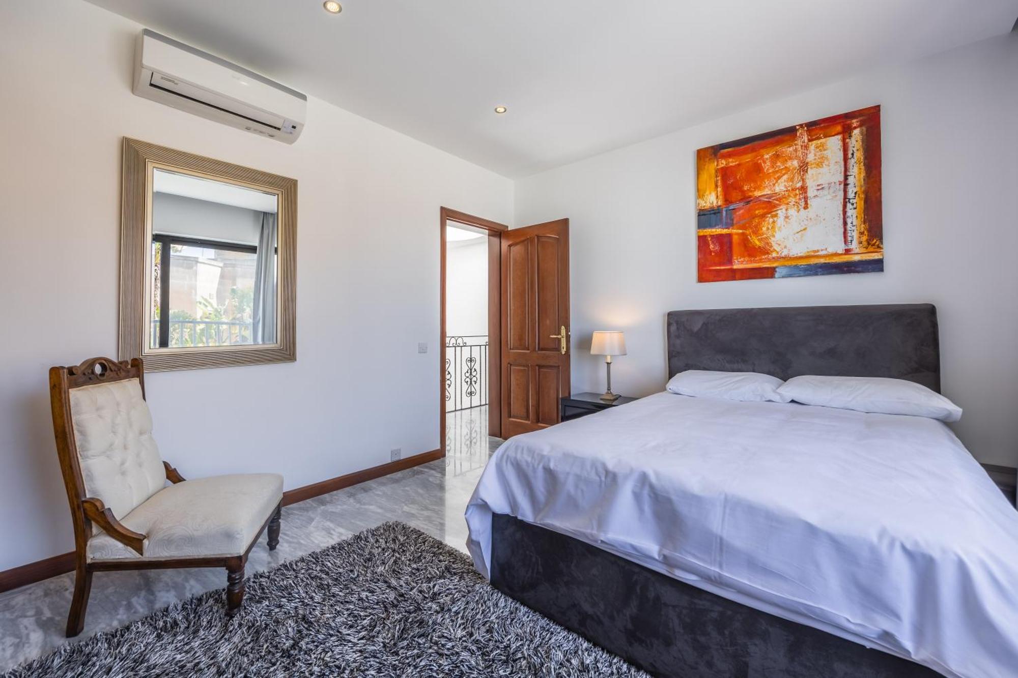 Luxurious 5 Bedroom Pool, 3min From St Julian's Is-Swieqi
