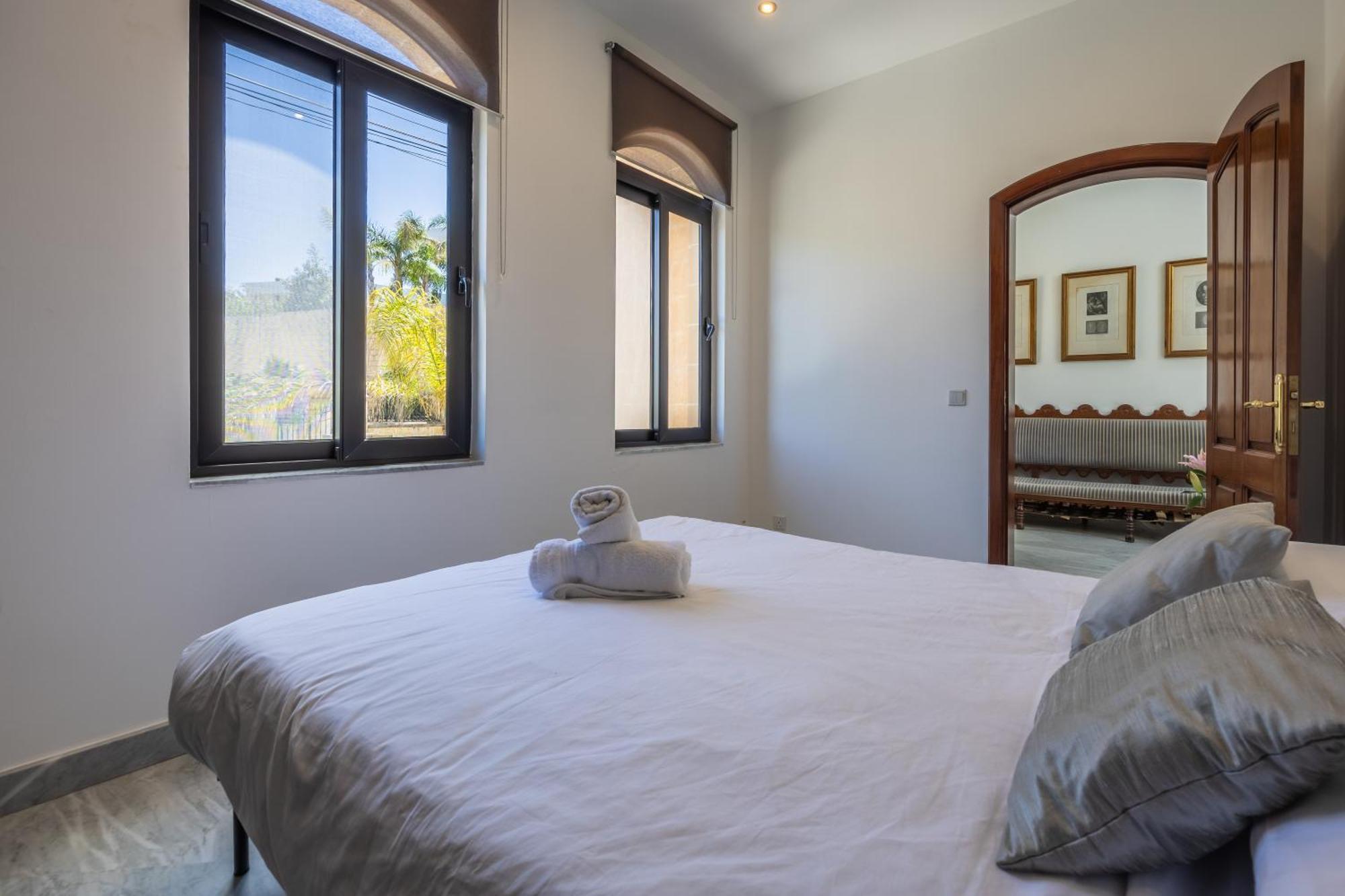 Luxurious 5 Bedroom Pool, 3min From St Julian's Villa Is-Swieqi