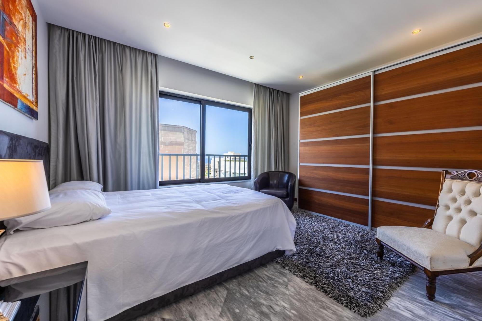Villa Luxurious 5 Bedroom Pool, 3min From St Julian's Is-Swieqi