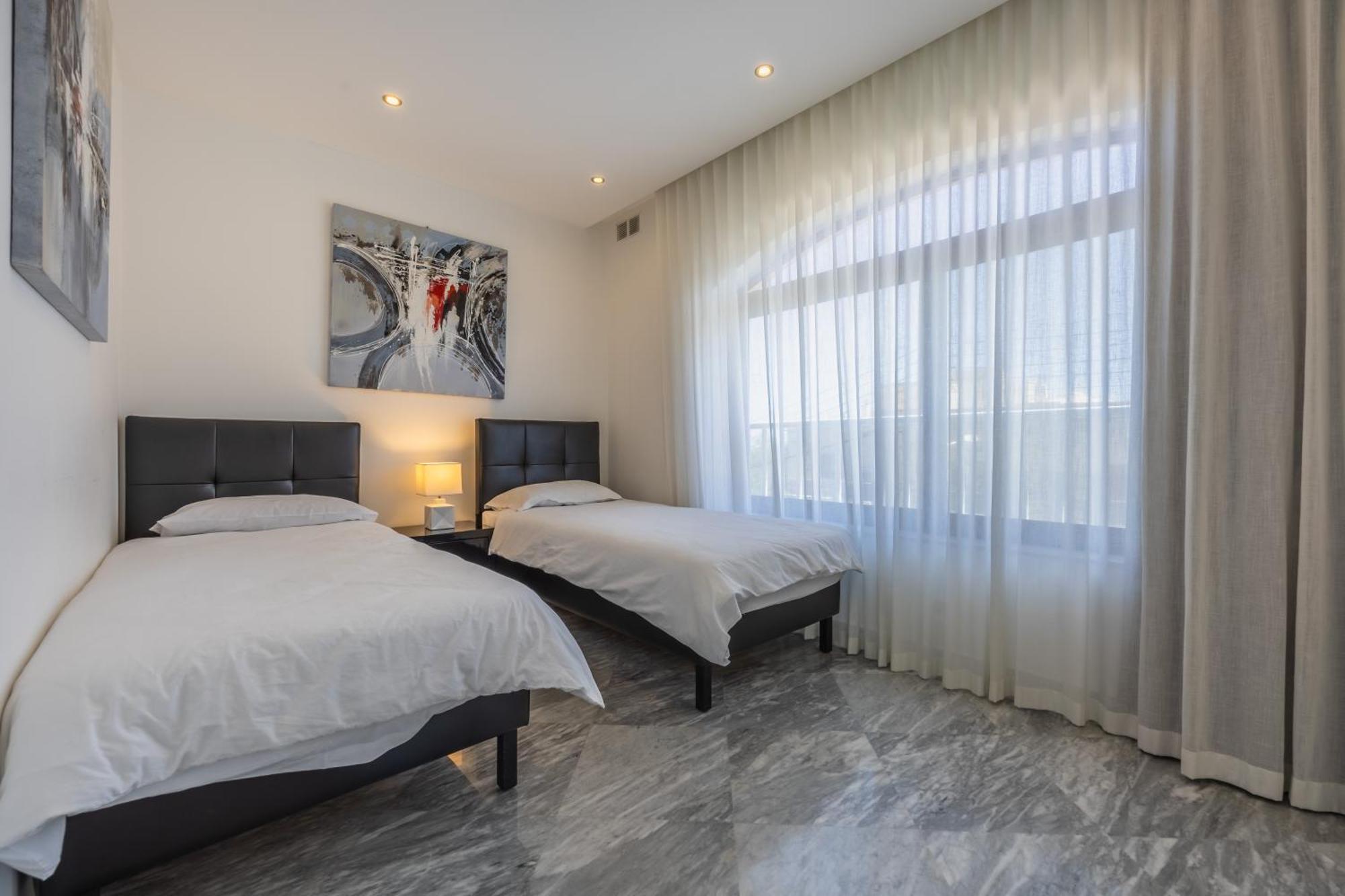 Luxurious 5 Bedroom Pool, 3min From St Julian's * Is-Swieqi
