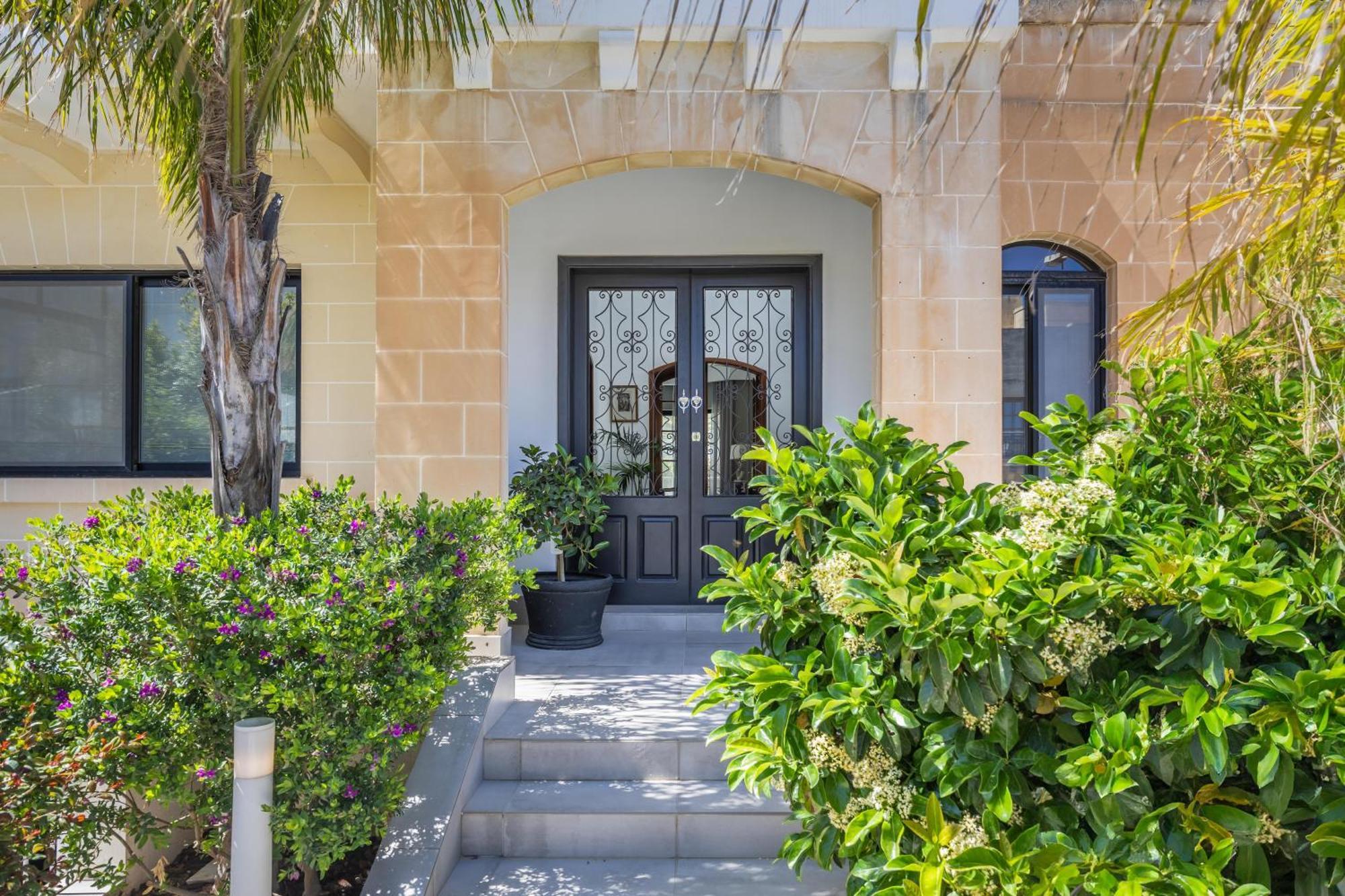 Luxurious 5 Bedroom Pool, 3min From St Julian's Villa *