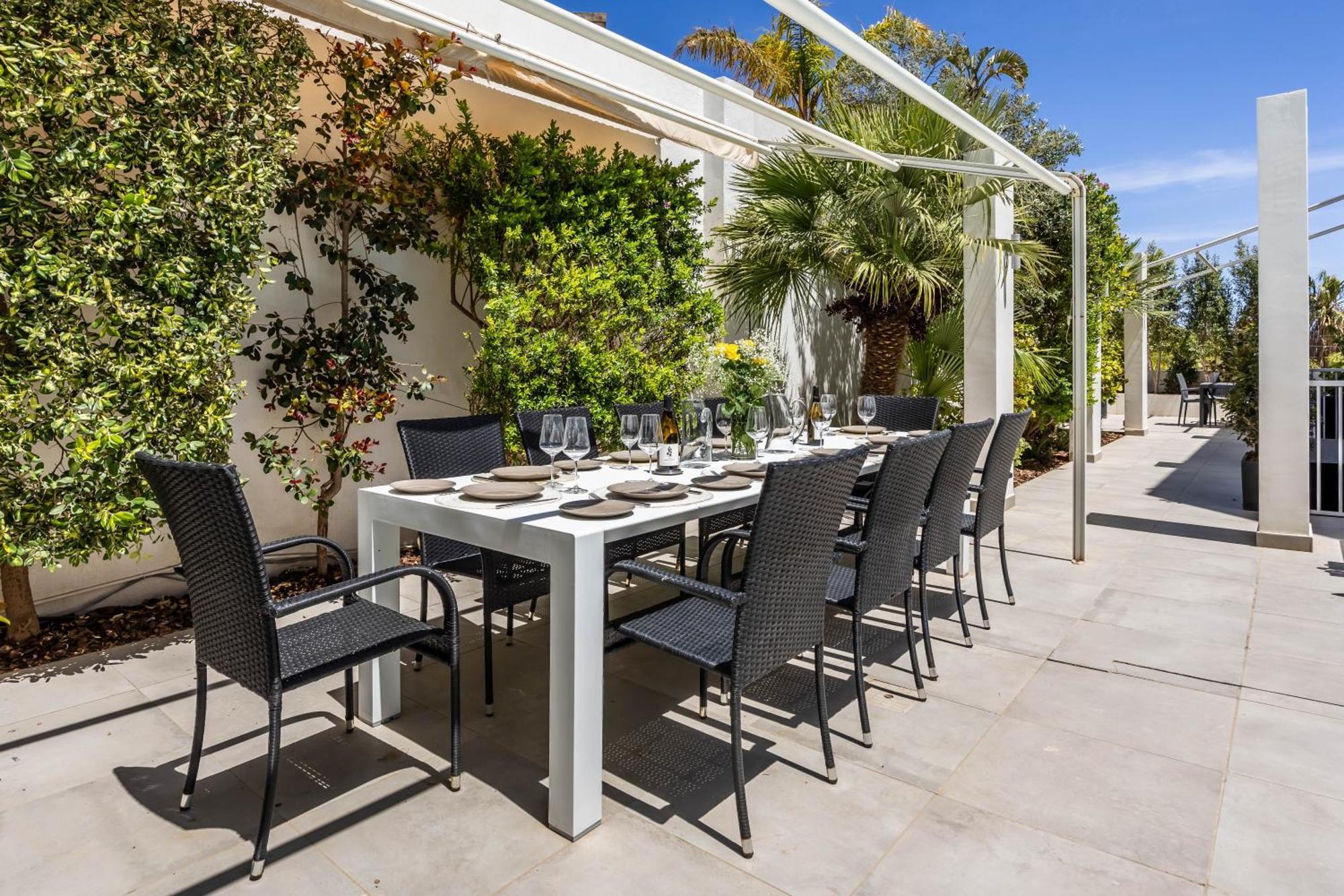 Luxurious 5 Bedroom Pool, 3min From St Julian's Villa